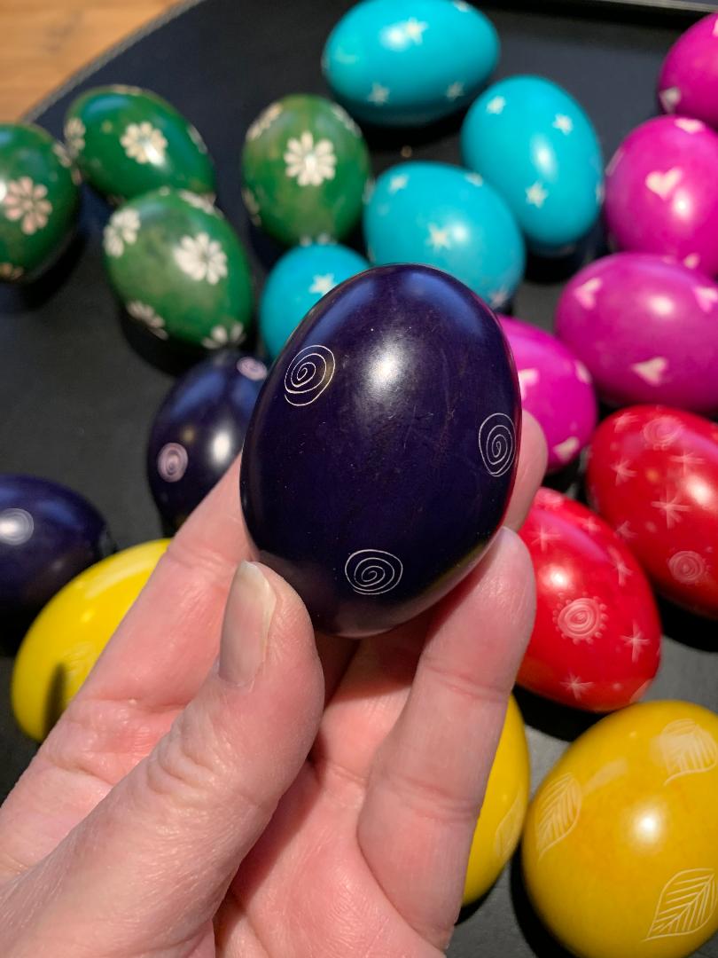 Ägg med mönster – Lila – Täljsten - Bild 2